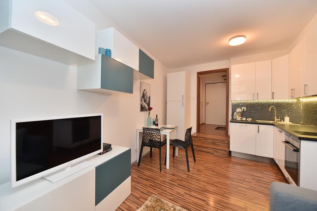 Apartments Palmovka Praag Kamer foto